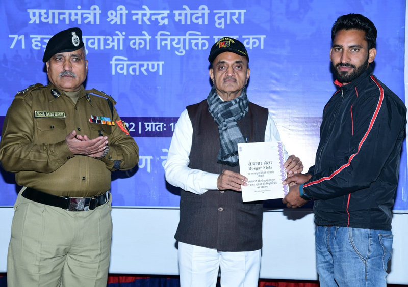 Union MoS for Finance Dr Bhagwat Krishana Karad handing over job letter to a youth in Srinagar on Tuesday.