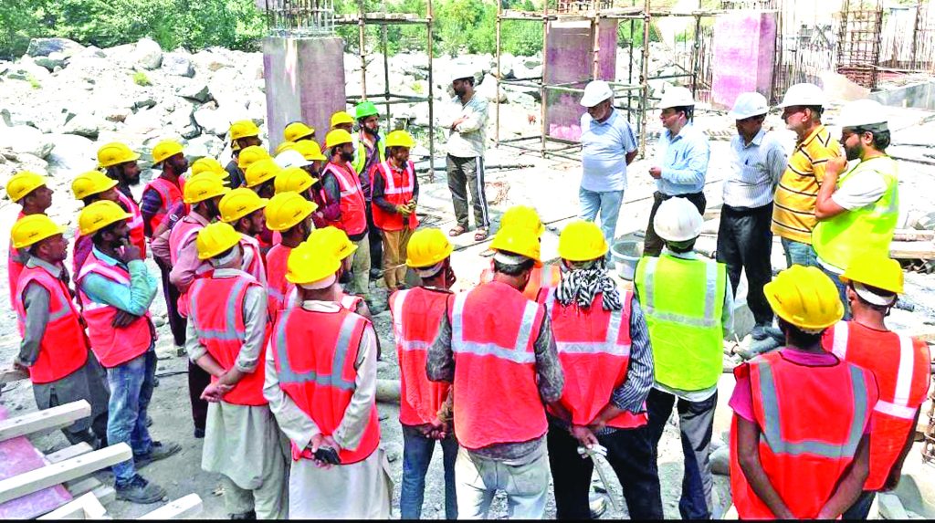 Labour Commissioner, J&K urges left out eligible e-Shram registrants to come forward for receiving Ration Cards on priority-28